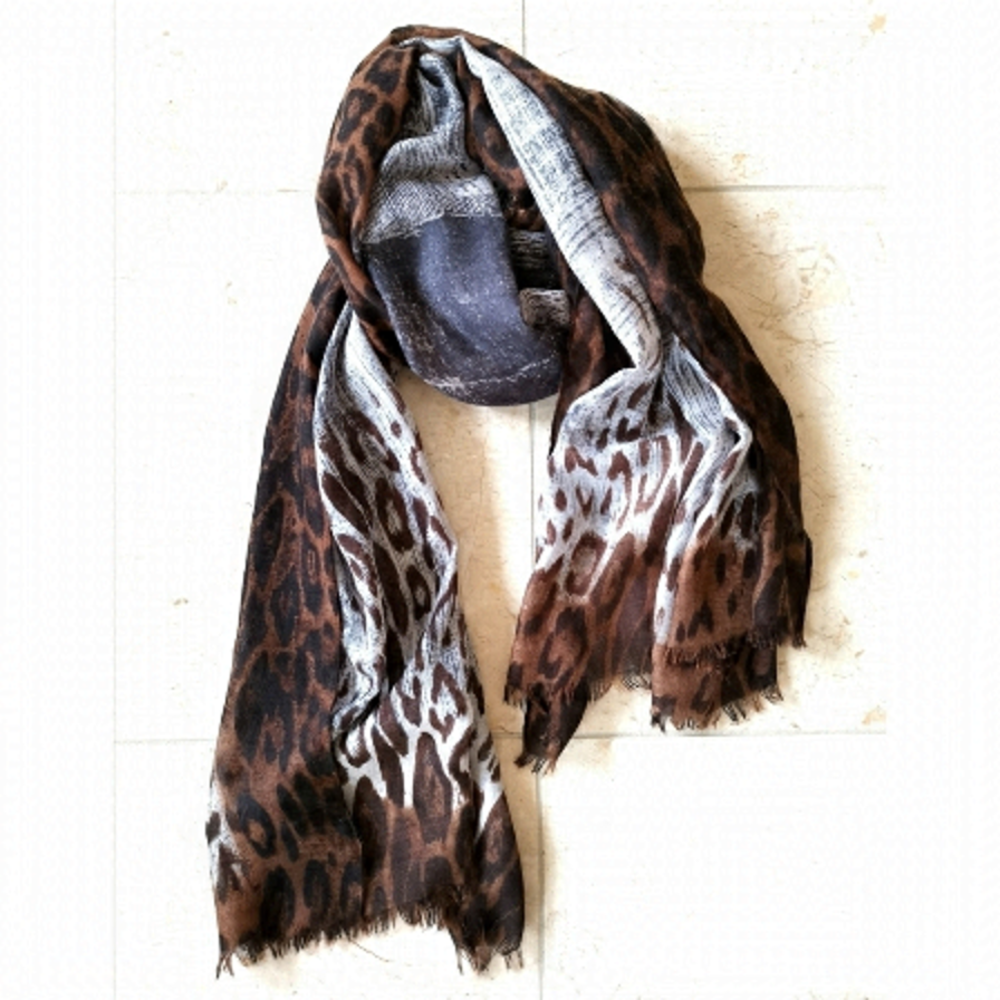 Nwot Large scarf shawl animal print Charlie Paige